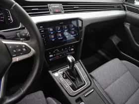 Volkswagen Passat (2022) thumbnail 35
