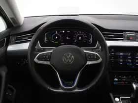Volkswagen Passat (2022) thumbnail 36
