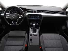 Volkswagen Passat (2022) thumbnail 5