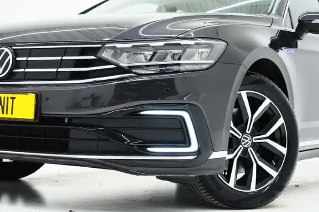 Volkswagen Passat (2022) thumbnail 6