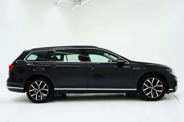 Volkswagen Passat (2022) thumbnail 10