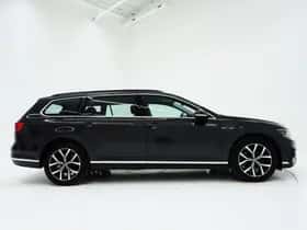 Volkswagen Passat (2022) thumbnail 10