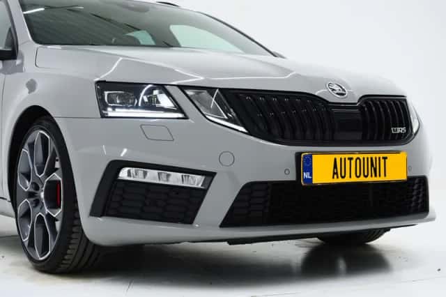 Škoda Octavia (2018) thumbnail 12