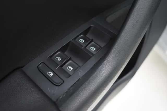 Škoda Octavia (2018) thumbnail 21