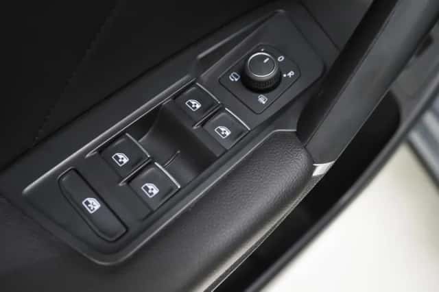 Volkswagen Tiguan (2019) thumbnail 19