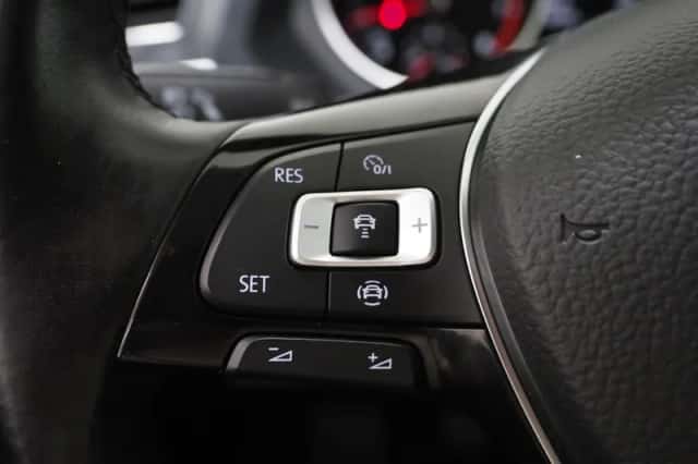 Volkswagen Tiguan (2019) thumbnail 23