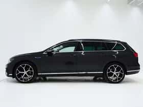Volkswagen Passat (2021) thumbnail 2