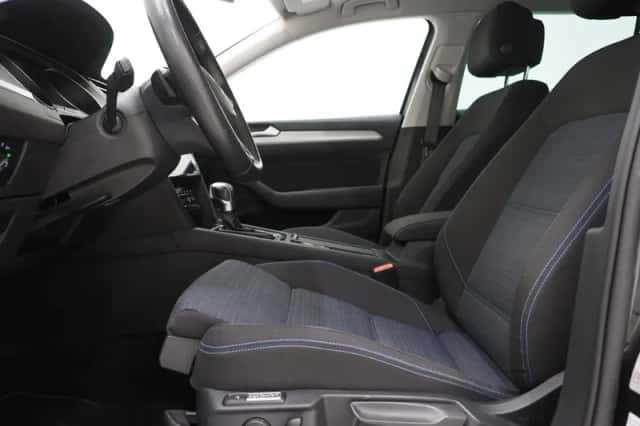 Volkswagen Passat (2021) thumbnail 15