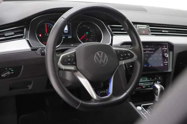 Volkswagen Passat (2021) thumbnail 16
