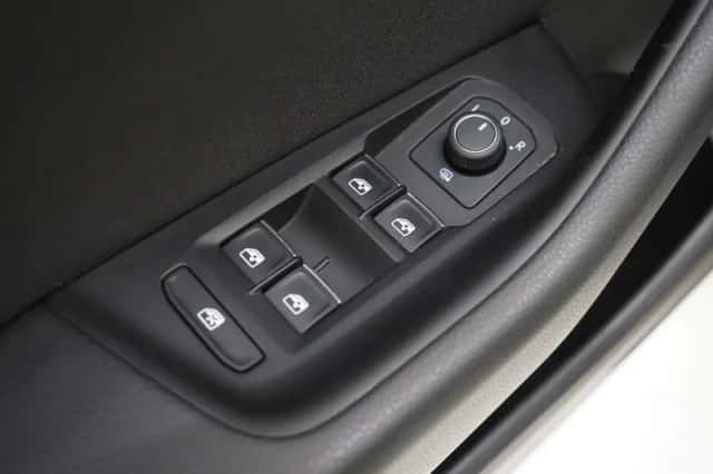 Volkswagen Passat (2021) thumbnail 17