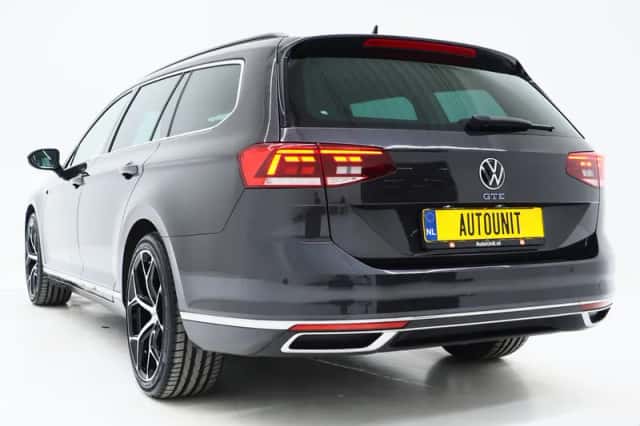 Volkswagen Passat (2021) thumbnail 3