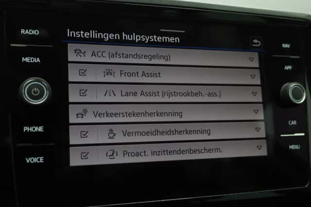 Volkswagen Passat (2021) thumbnail 29