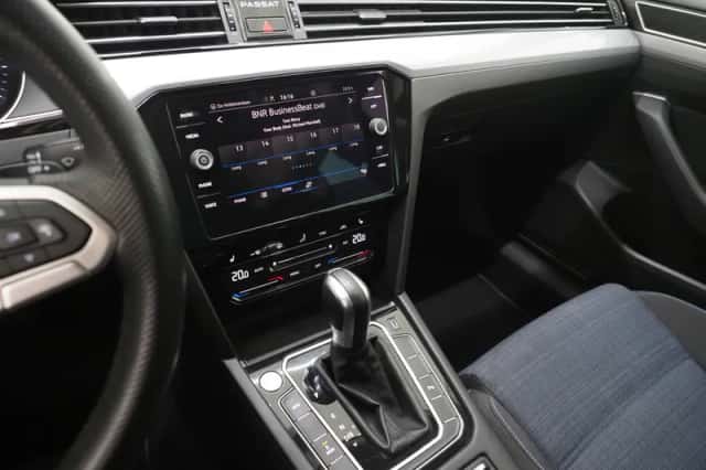 Volkswagen Passat (2021) thumbnail 33