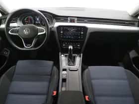 Volkswagen Passat (2021) thumbnail 5