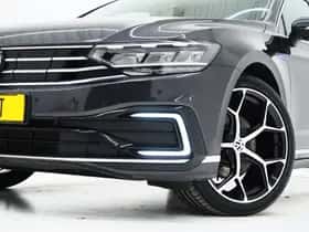 Volkswagen Passat (2021) thumbnail 6