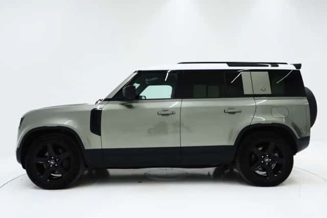 Land Rover Defender (2021) thumbnail 2