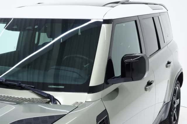 Land Rover Defender (2021) thumbnail 13