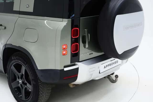 Land Rover Defender (2021) thumbnail 14