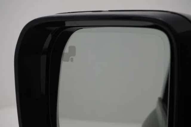 Land Rover Defender (2021) thumbnail 18