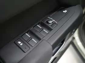 Land Rover Defender (2021) thumbnail 19