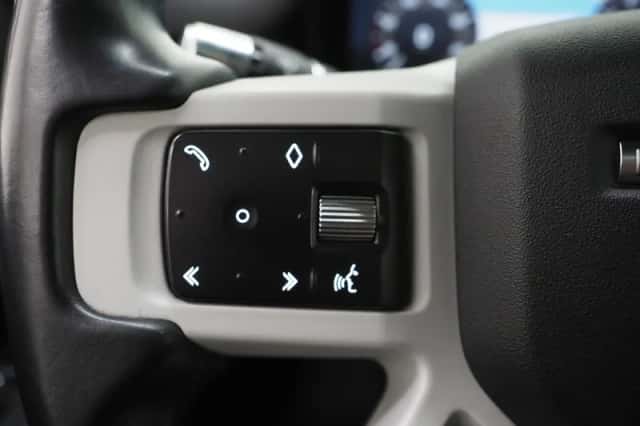 Land Rover Defender (2021) thumbnail 20