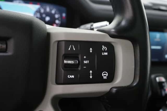 Land Rover Defender (2021) thumbnail 21