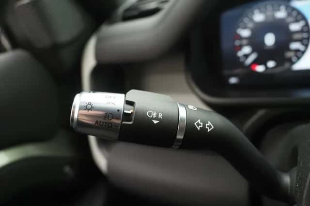 Land Rover Defender (2021) thumbnail 22