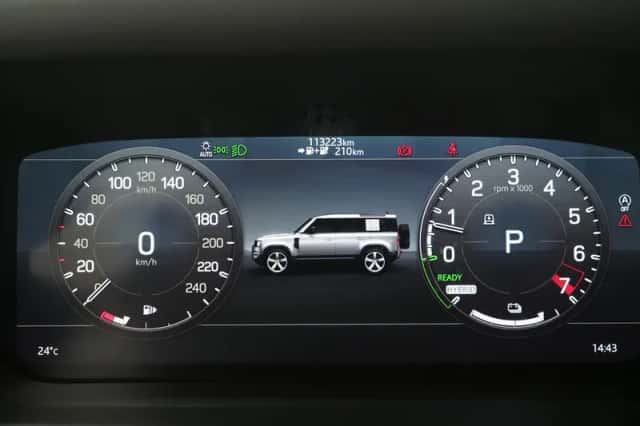 Land Rover Defender (2021) thumbnail 24