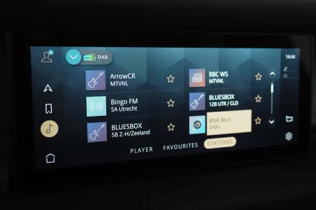 Land Rover Defender (2021) thumbnail 25
