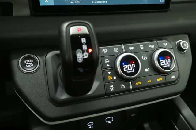 Land Rover Defender (2021) thumbnail 29