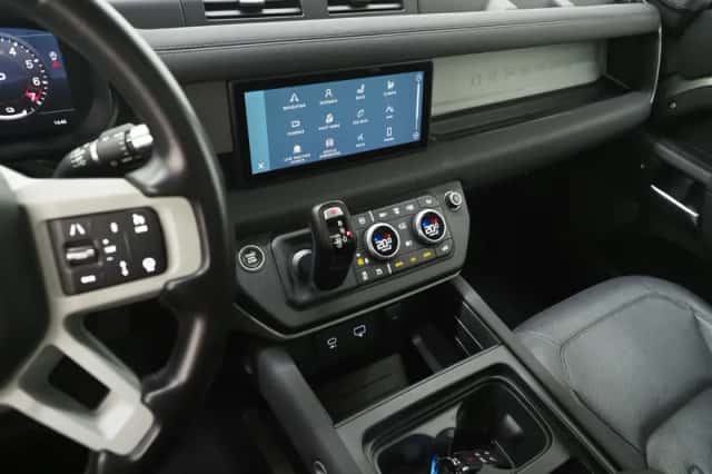 Land Rover Defender (2021) thumbnail 30