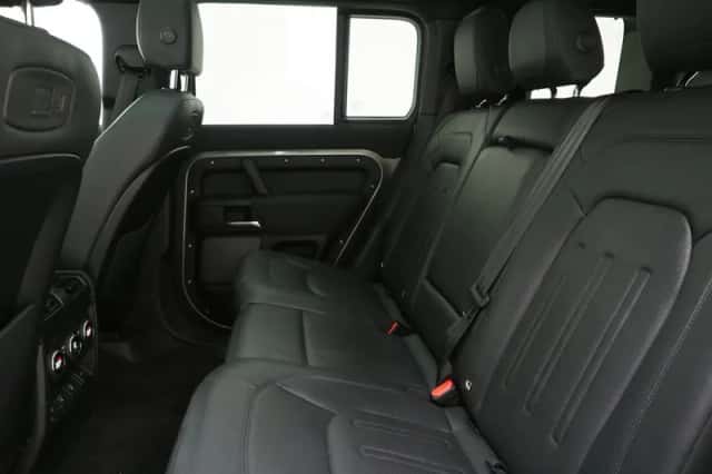 Land Rover Defender (2021) thumbnail 32