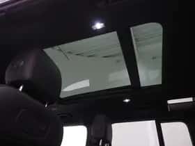 Land Rover Defender (2021) thumbnail 33