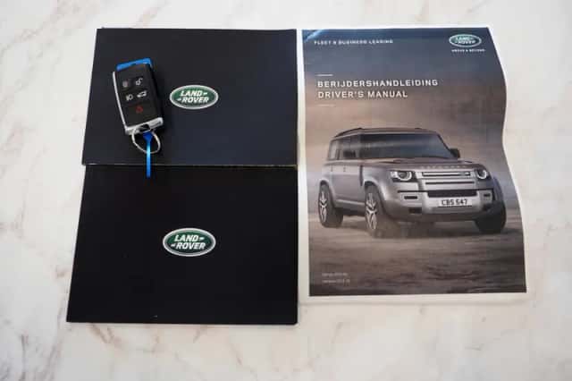 Land Rover Defender (2021) thumbnail 8