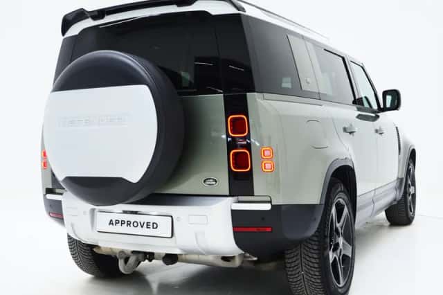 Land Rover Defender (2021) thumbnail 9