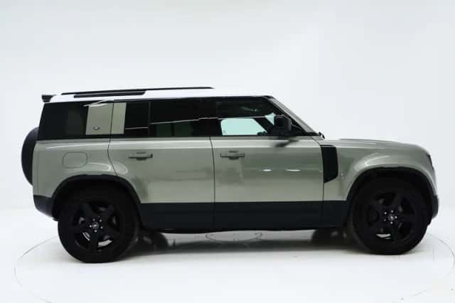 Land Rover Defender (2021) thumbnail 10