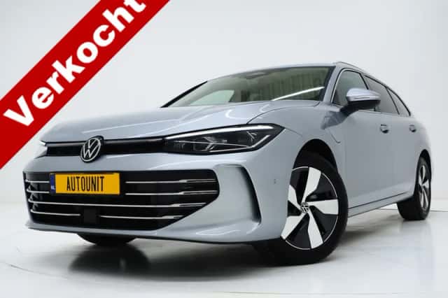 Volkswagen Passat (2024) thumbnail 1