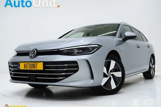 Volkswagen Passat (2024) thumbnail 1