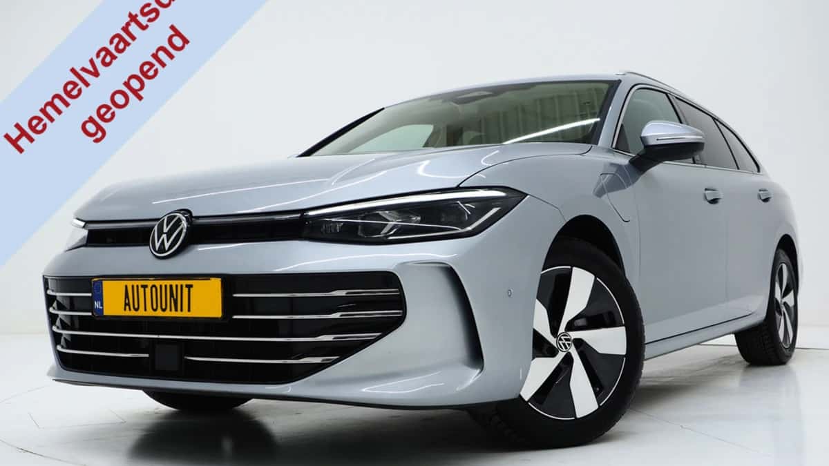 Volkswagen Passat (2024) — foto 1
