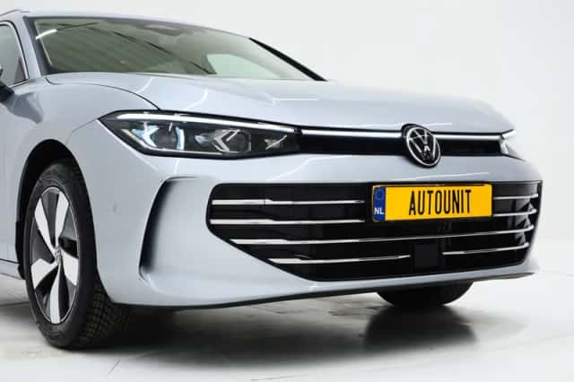 Volkswagen Passat (2024) thumbnail 12