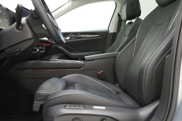 Volkswagen Passat (2024) thumbnail 17