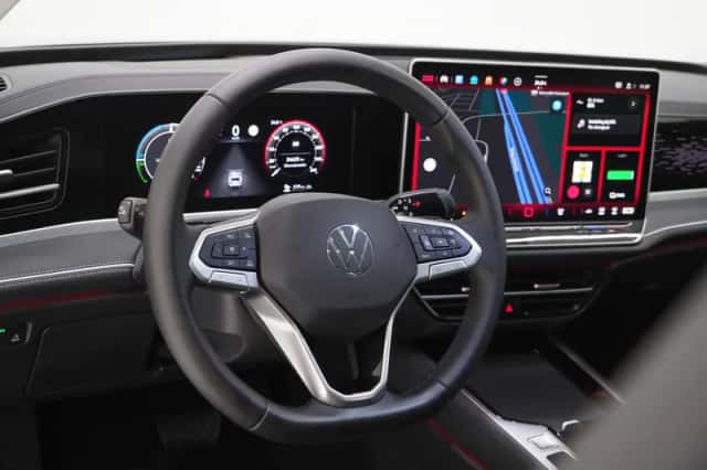 Volkswagen Passat (2024) thumbnail 18