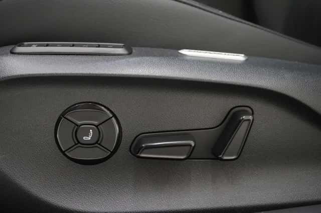 Volkswagen Passat (2024) thumbnail 21