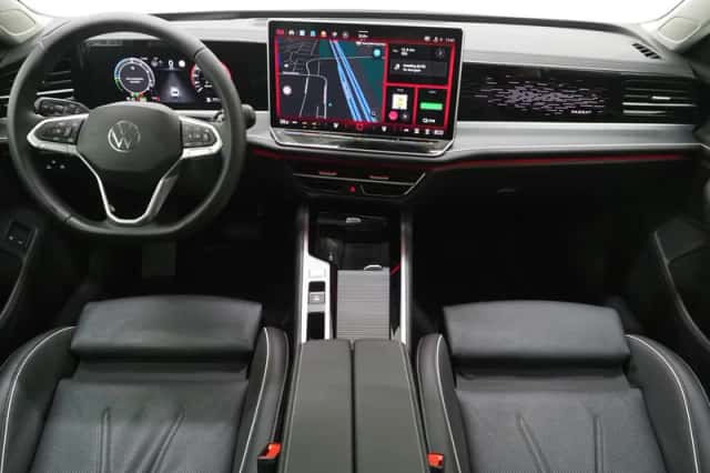 Volkswagen Passat (2024) thumbnail 5