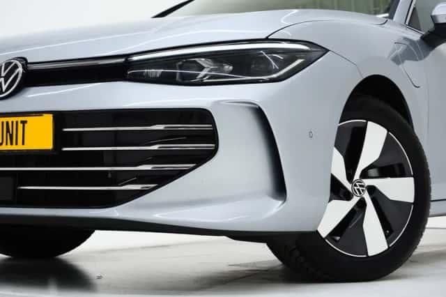 Volkswagen Passat (2024) thumbnail 6