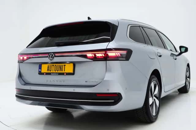 Volkswagen Passat (2024) thumbnail 9