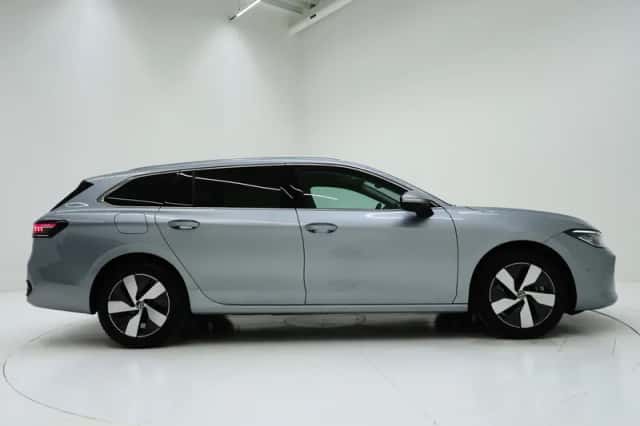 Volkswagen Passat (2024) thumbnail 10