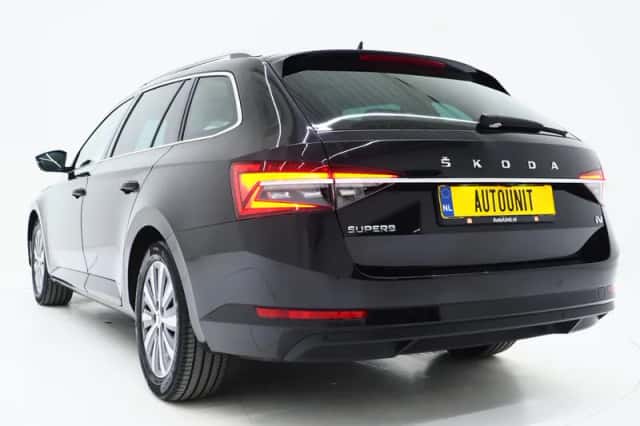 Škoda Superb (2022) thumbnail 3