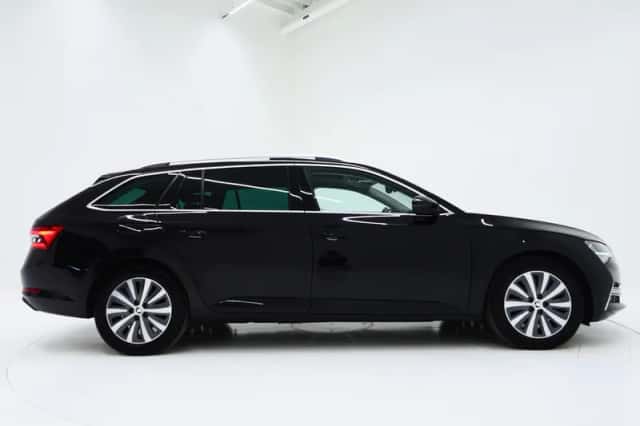 Škoda Superb (2022) thumbnail 10