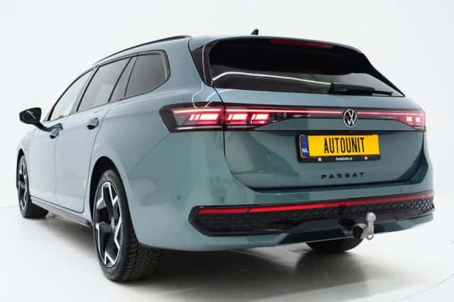 Volkswagen Passat (2025) thumbnail 3